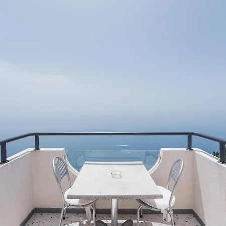 Dipinto Baccofurore Hotel