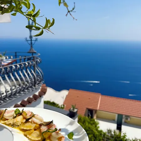 Hotel Dipinto Baccofurore 4*